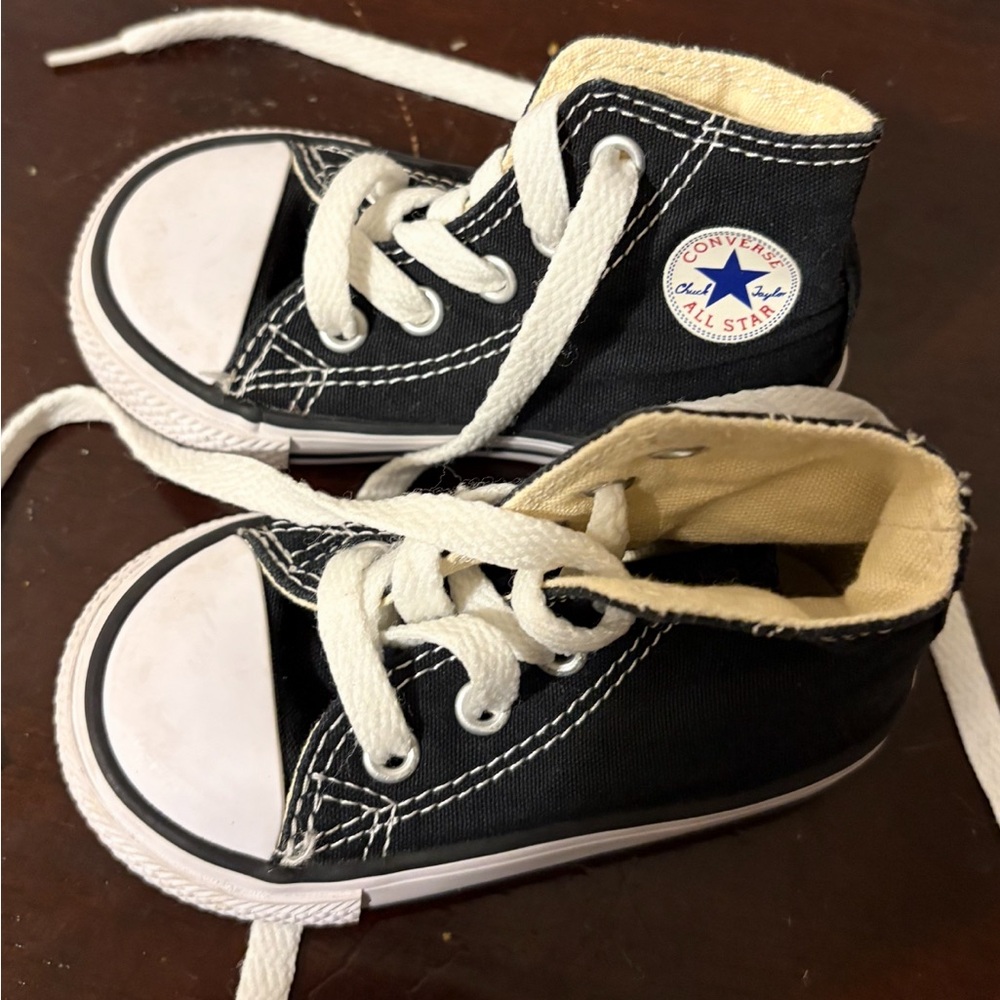 Converse black and white